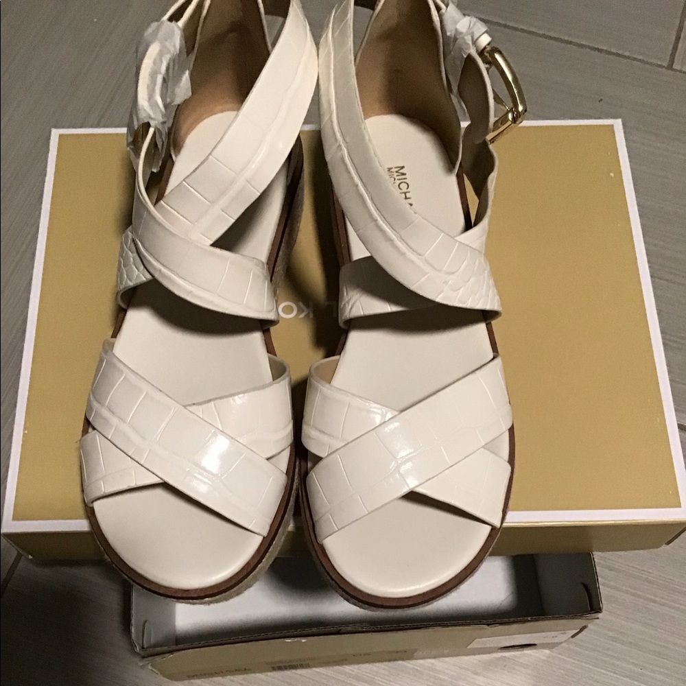 MK Darby Sandal Embossed Leather LT Cream 7m - Picture 2 of 4